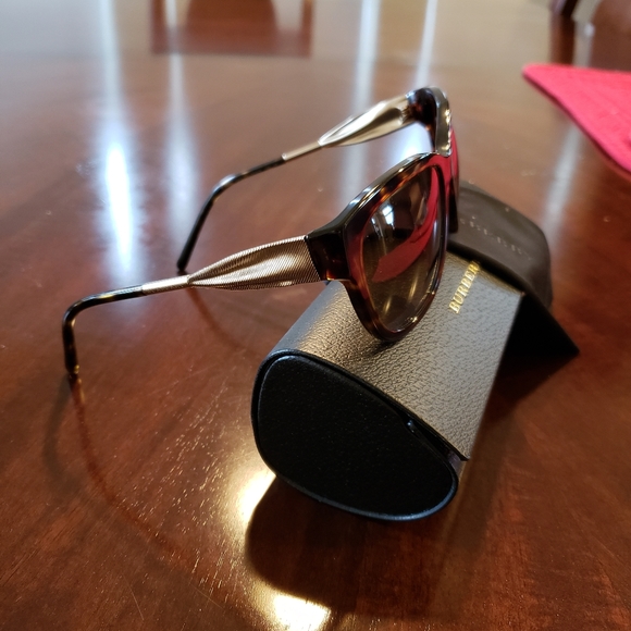 Burberry Sunglasses - Picture 2 of 7